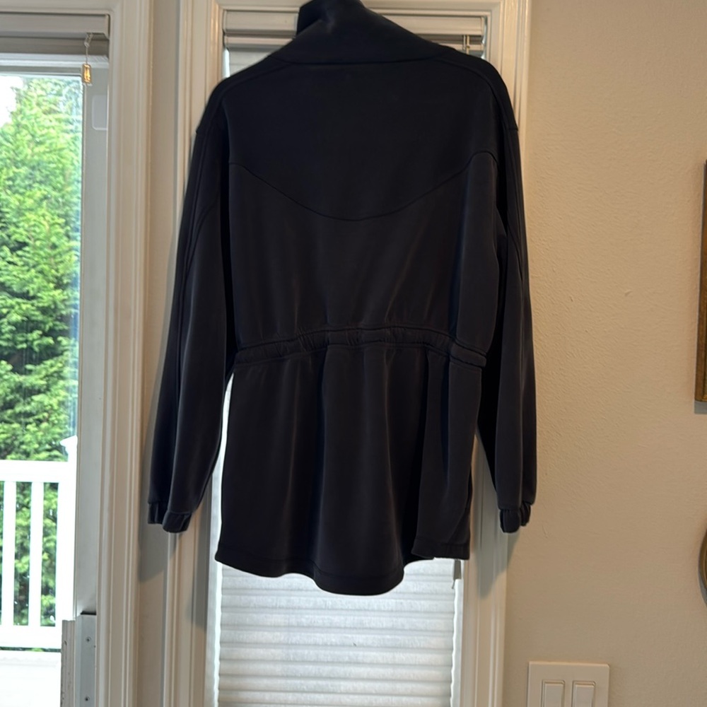 🍋 Lululemon Softstreme
Cinch-Waist Jacket in Black Gray size 10. EUC. - Picture 9 of 10